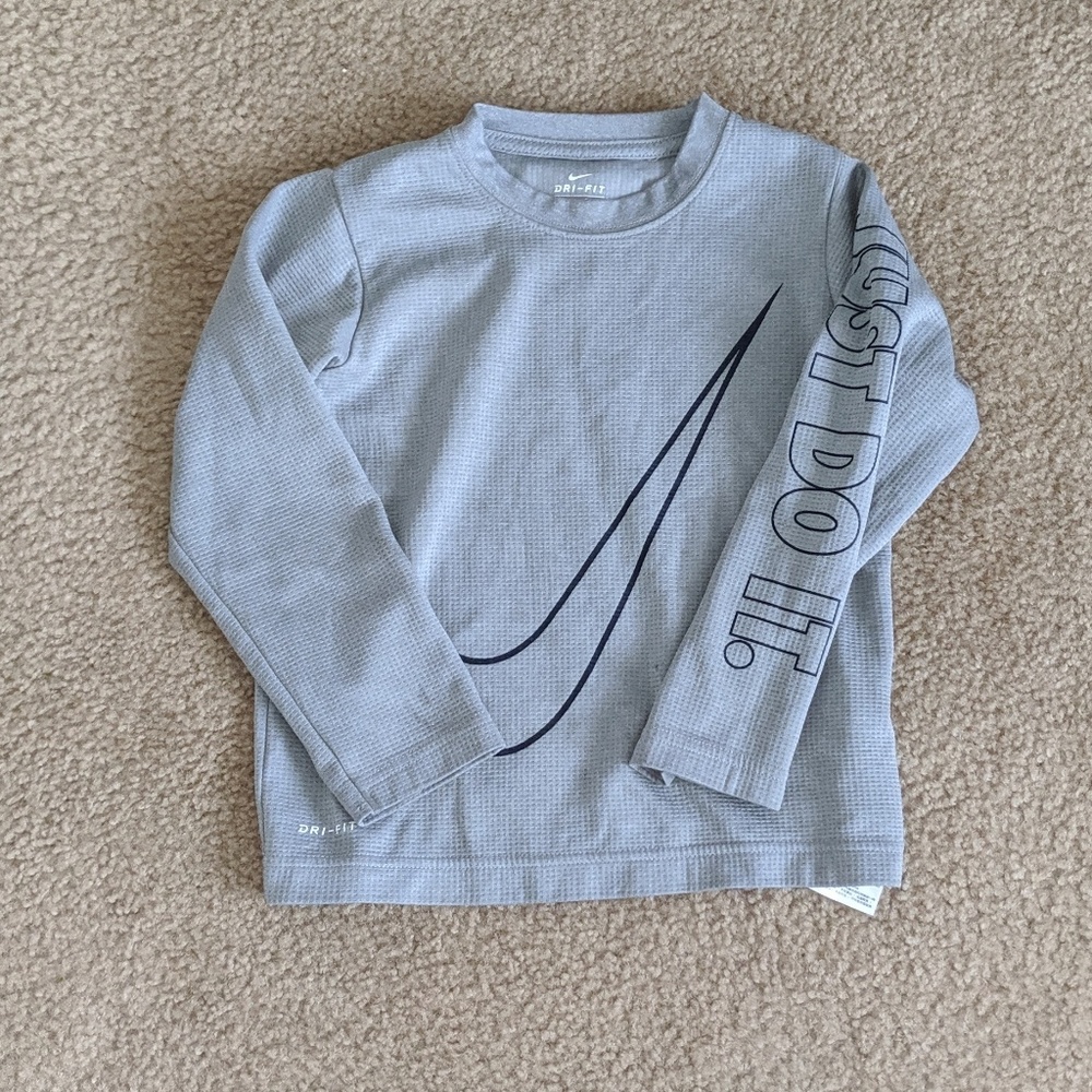 Nike boys long sleeve tee EUC